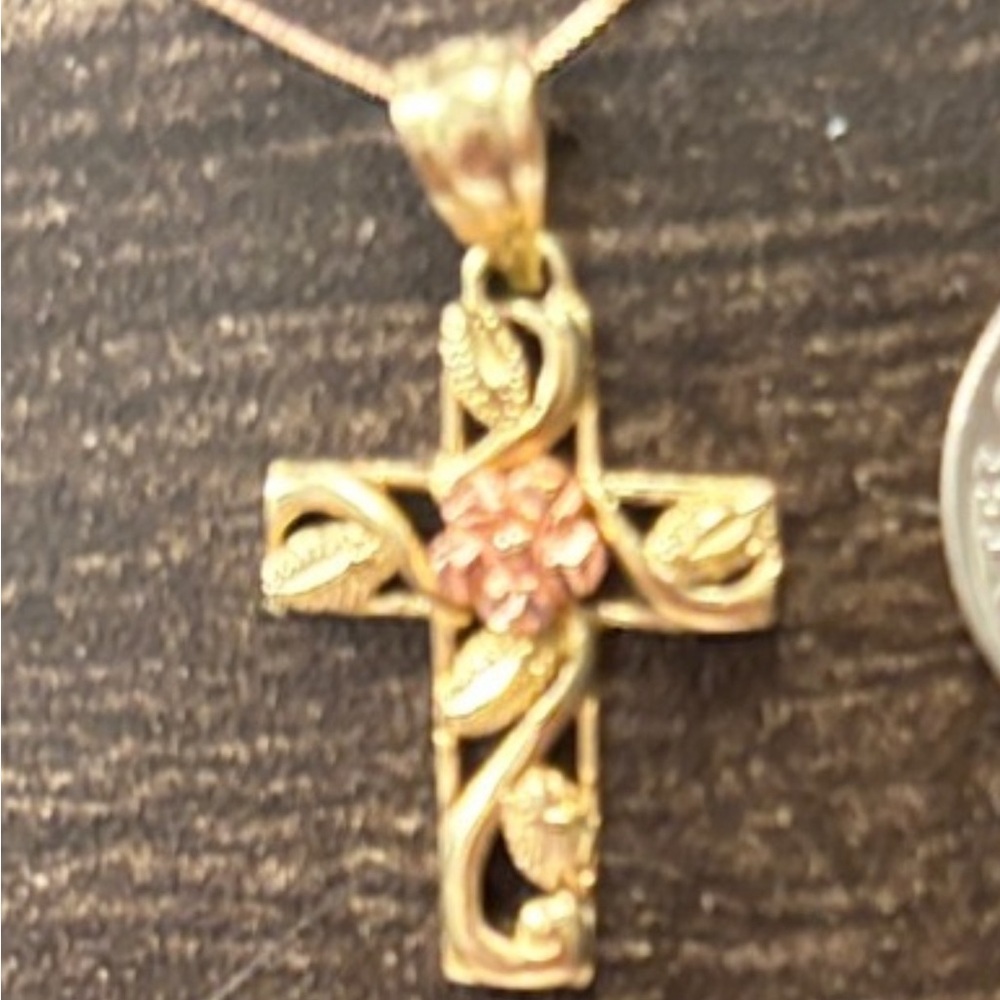 Gold Cross Pendant Necklace in Box - Picture 5 of 6